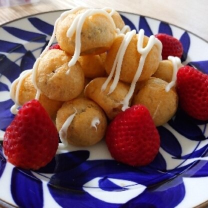 チョコペンといちごでデコレーションして！普段のおやつが簡単に少し豪華になりました。